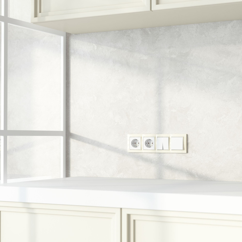 Рамка из поликарбоната на 4 поста Snabb Basic слоновая кость W0042003