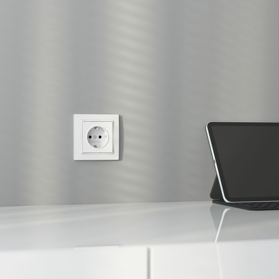 Рамка из поликарбоната на 1 пост Snabb Basic белый W0012001