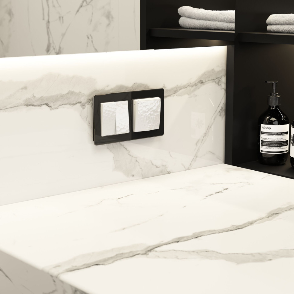 Розетка влагозащ. с зазем. с защит. крышкой и шторками (Hammer белый) W1271201