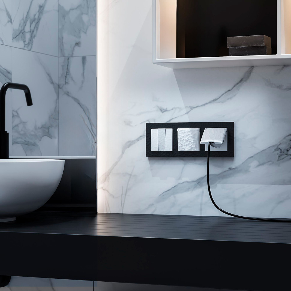 Розетка влагозащ. с зазем. с защит. крышкой и шторками (Hammer белый) W1271201