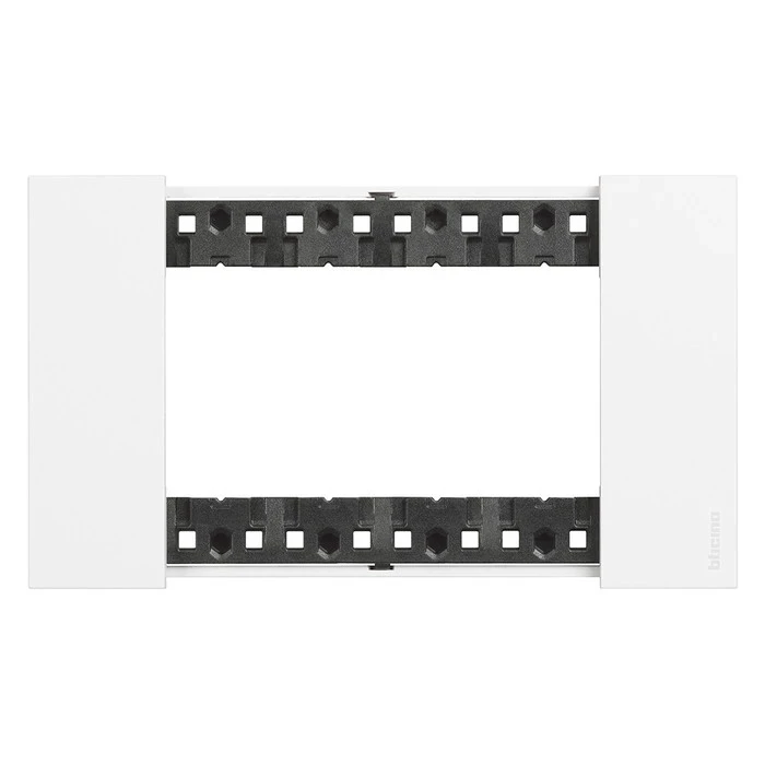 Рамка на 4 модуля с суппортом итальянский стандарт Bticino Living Now белый