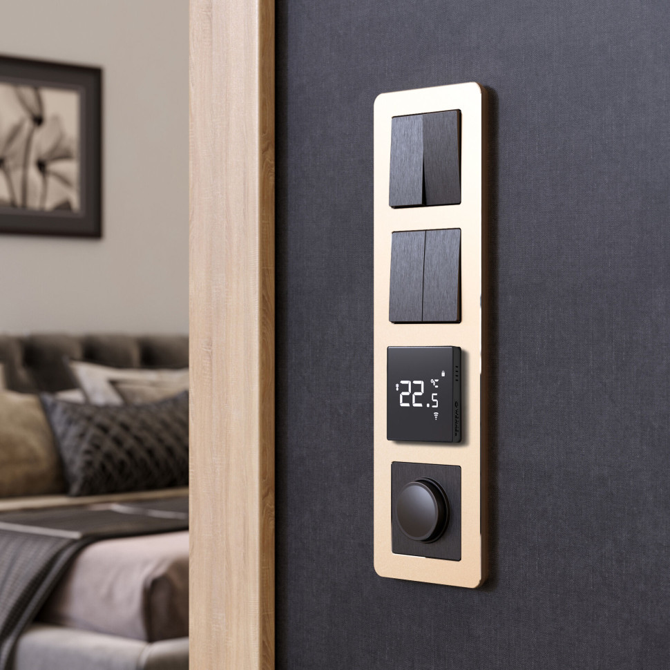 Рамка из металла на 4 поста Platinum шампань W0042611