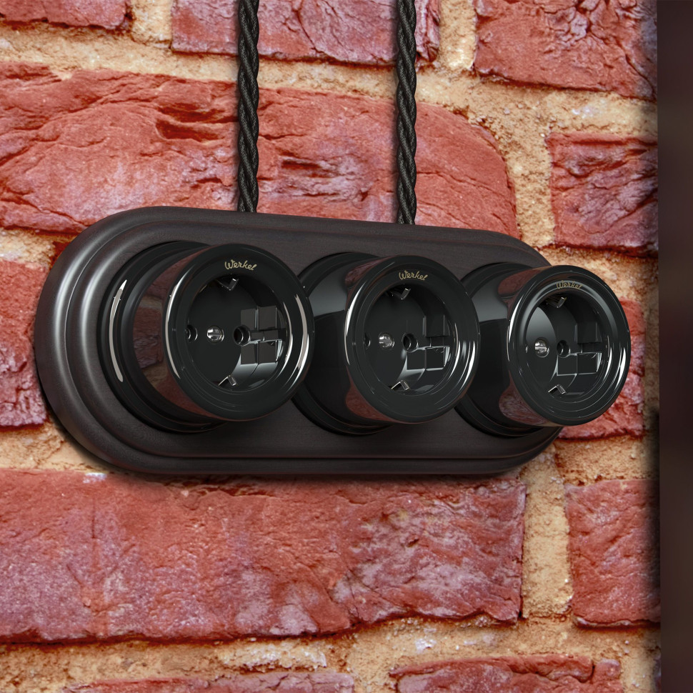 Розетка с заземлением черный ретро W5671008