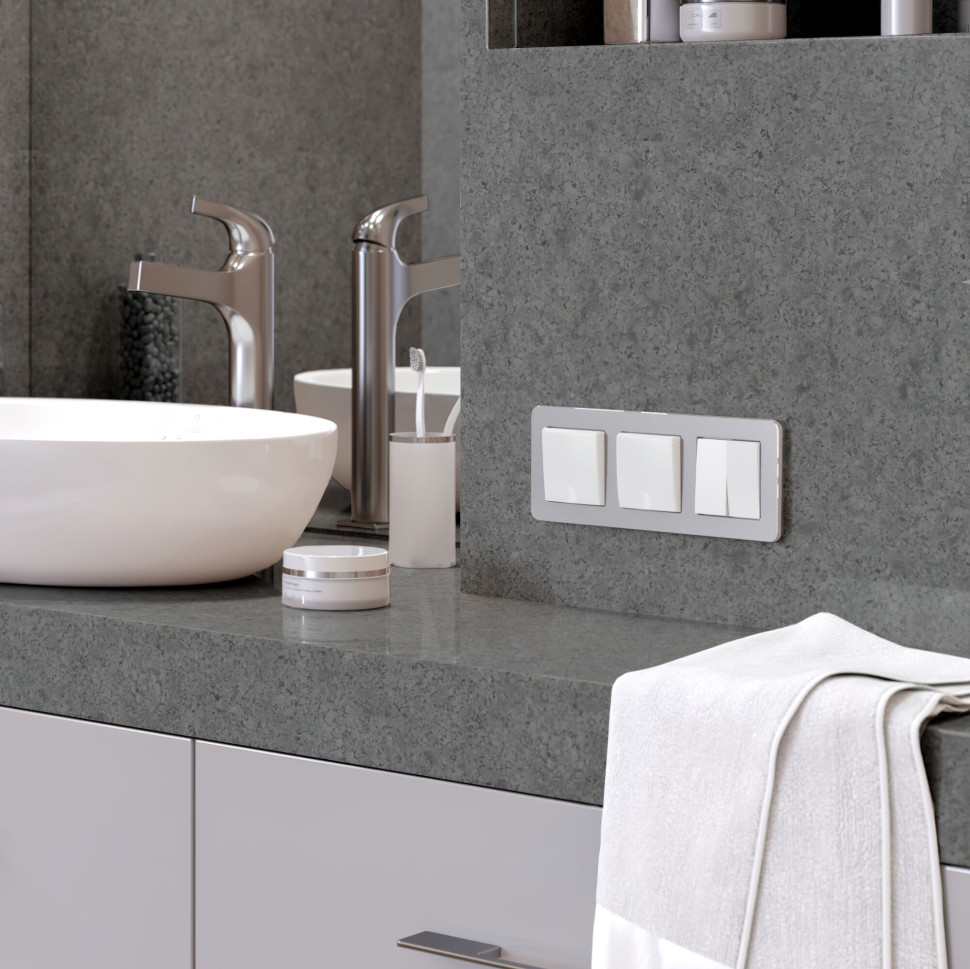 Рамка из металла на 3 поста Platinum алюминий W0032606