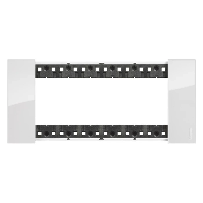 Рамка на 6 модулей с суппортом итальянский стандарт Bticino Living Now лед 