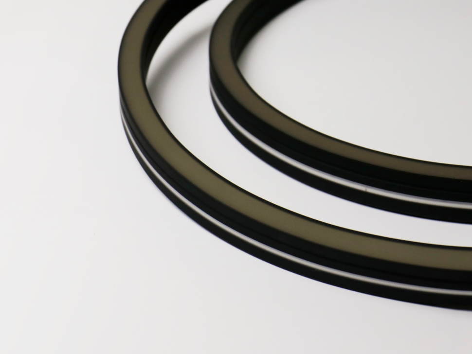  SWG PRO Нейтральный белый 24В IP67 15Вт/м 120 LED/м SMD2835 12×20 мм 20 м постоянного тока чёрная оболочка NE-CC2120-24-15-BLNW-67-20M