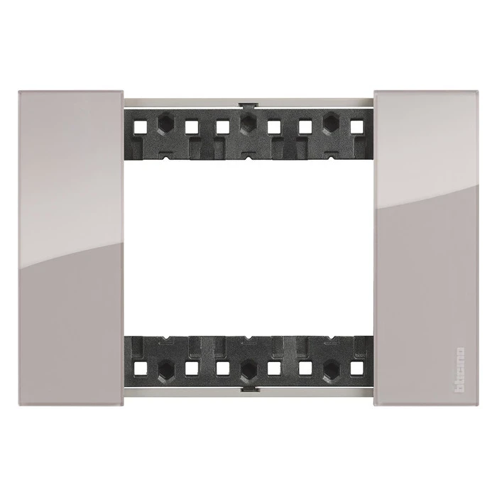 Рамка на 3 модуля с суппортом итальянский стандарт Bticino Living Now аура 