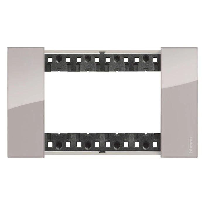 Рамка на 4 модуля с суппортом итальянский стандарт Bticino Living Now аура 