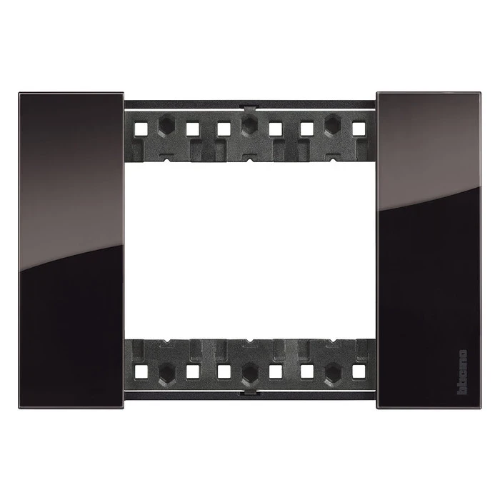 Рамка на 3 модуля с суппортом итальянский стандарт Bticino Living Now ночь 