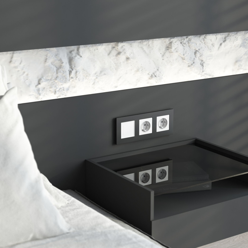 Рамка из стекла на 3 поста Senso черный soft-touch W0033108