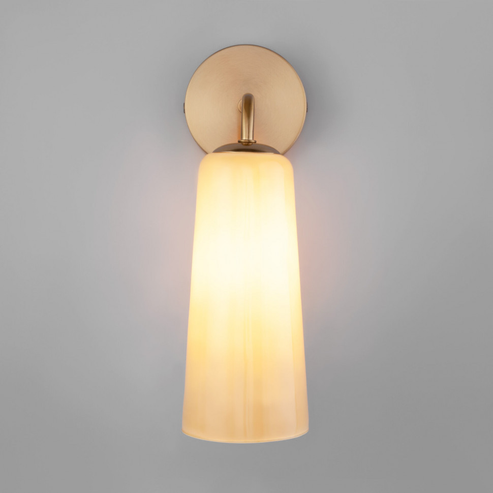 Настенный светильник со стеклянным плафоном 70137/1 латунь