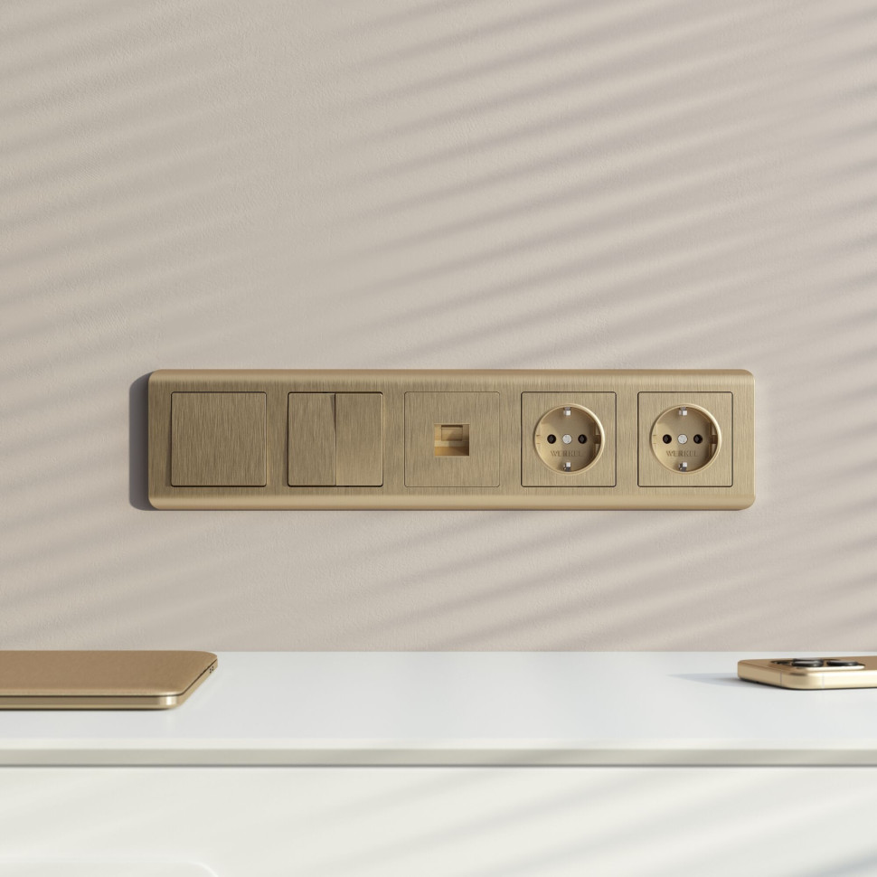 Рамка из поликарбоната на 5 постов Stream шампань W0052111