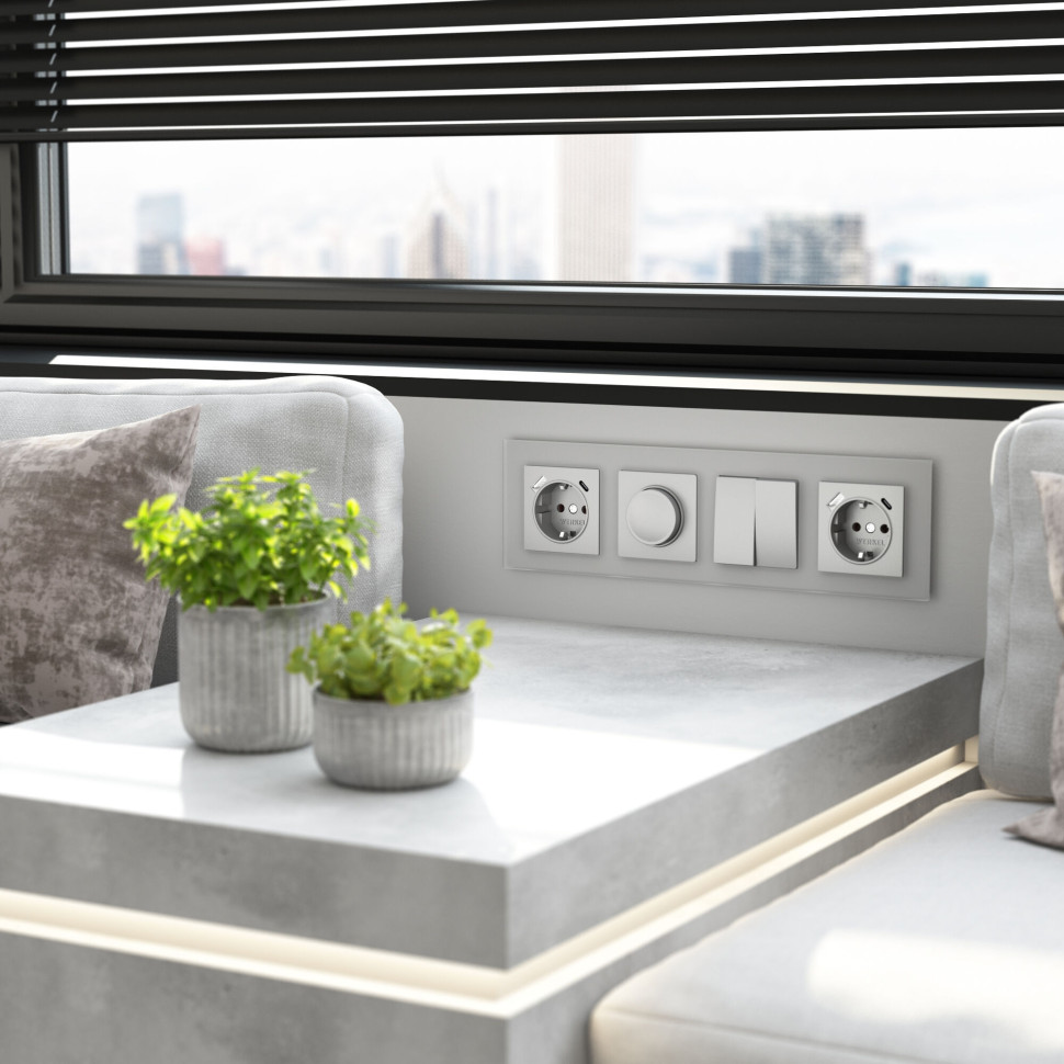 Рамка из стекла на 4 поста Senso серебряный soft-touch W0043106