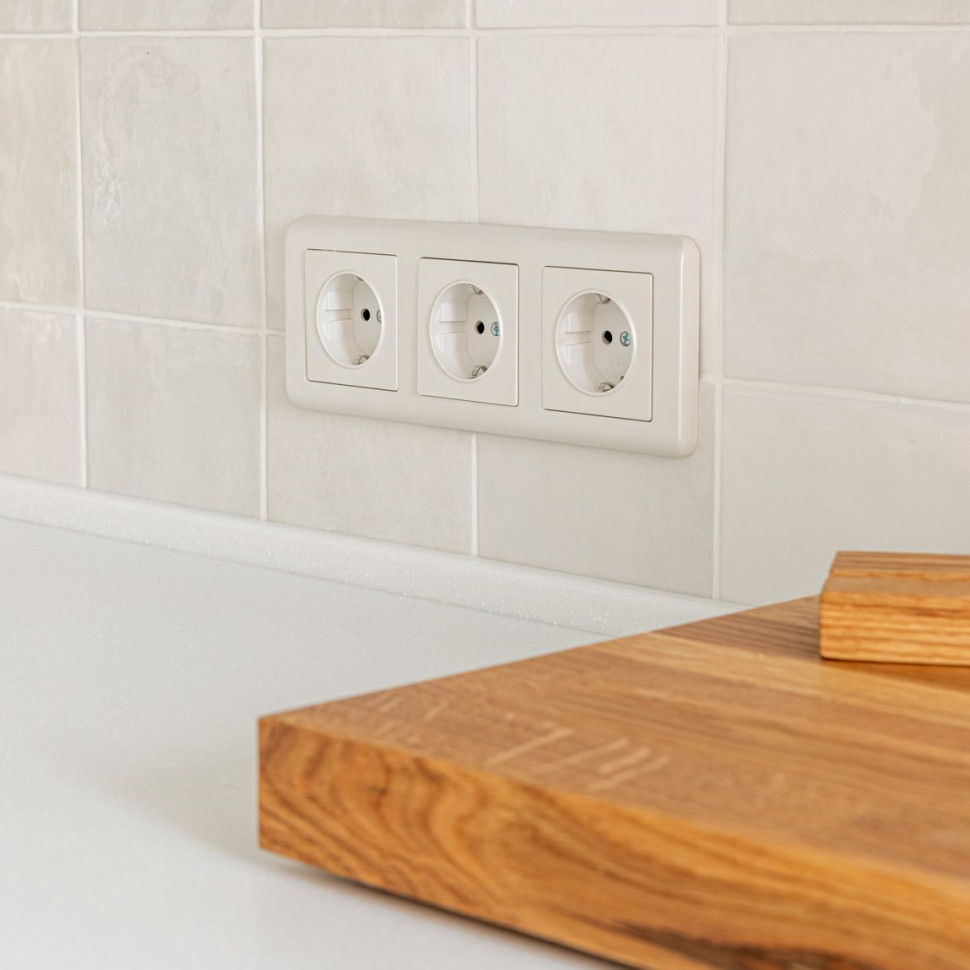 Рамка из поликарбоната на 3 поста Stream перламутровый W0032113