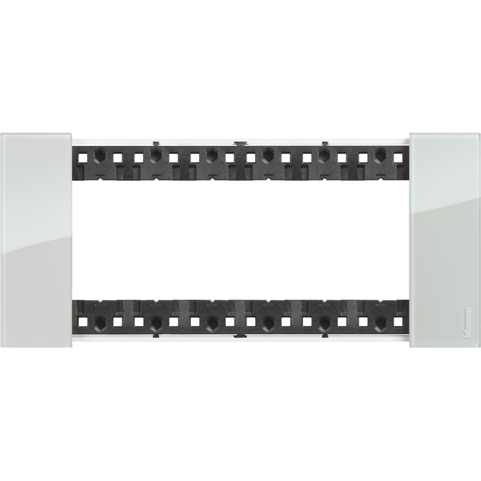 Рамка на 6 модулей с суппортом итальянский стандарт Bticino Living Now небо 