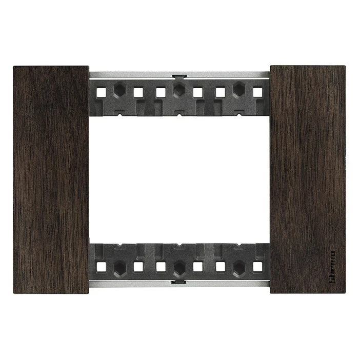 Рамка на 3 модуля с суппортом итальянский стандарт Bticino Living Now орех 