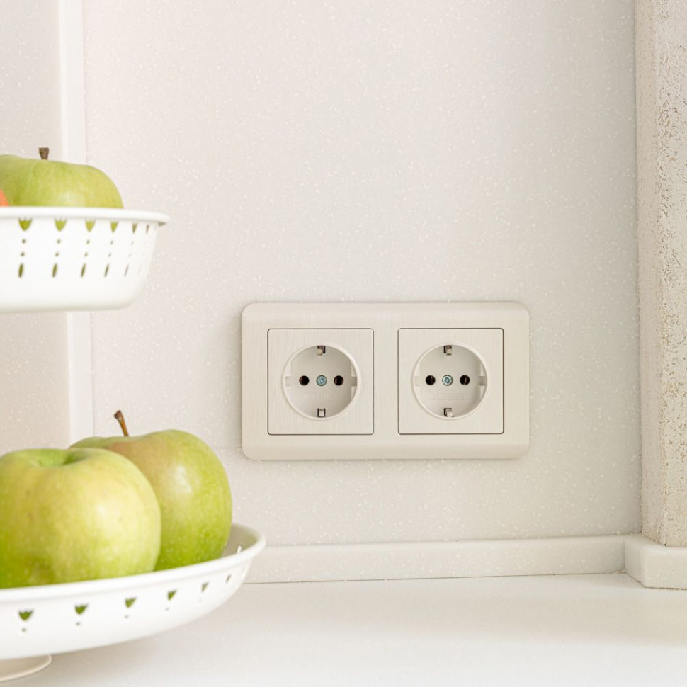 Рамка из поликарбоната на 2 поста Stream перламутровый W0022113