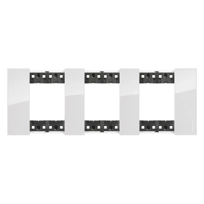 Рамка тройная (2+2+2 мод) без суппорта немецкий стандарт Bticino Living Now лед