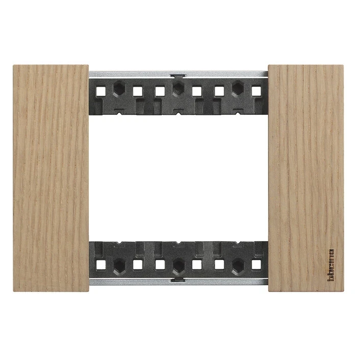 Рамка на 3 модуля с суппортом итальянский стандарт Bticino Living Now дуб 