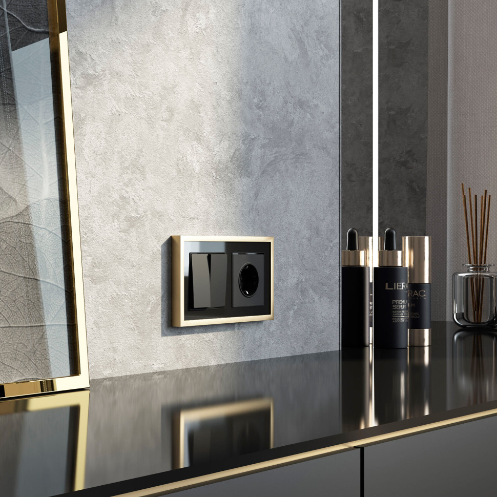 Розетка с заземлением и шторками (черный матовый) W1171108