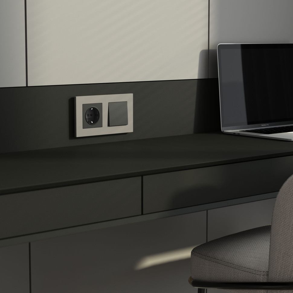 Розетка с заземлением и шторками (черный матовый) W1171108