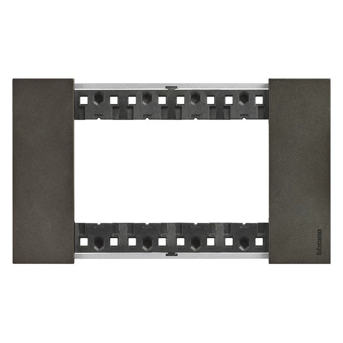 Рамка на 4 модуля с суппортом итальянский стандарт Bticino Living Now космос 