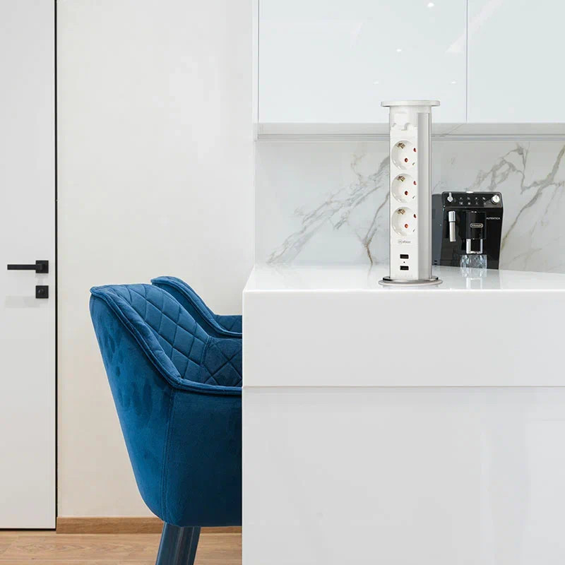 Блок розеток 105J (3 секции и 2 USB) Mebax 00-00000823