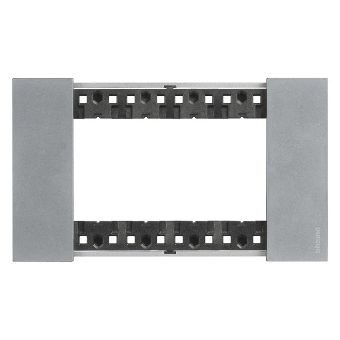 Рамка на 4 модуля с суппортом итальянский стандарт Bticino Living Now луна 