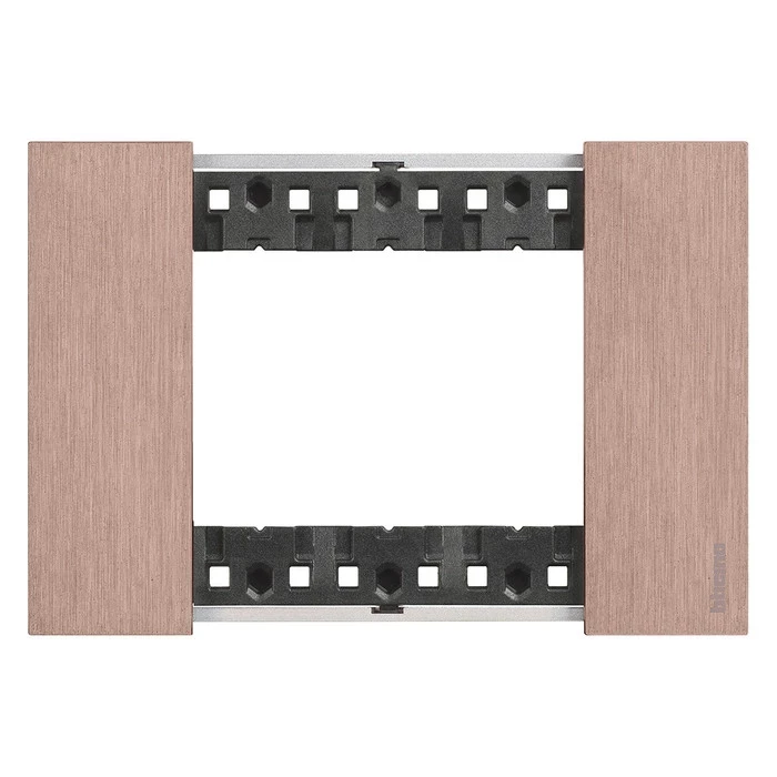 Рамка на 3 модуля с суппортом итальянский стандарт Bticino Living Now медь 