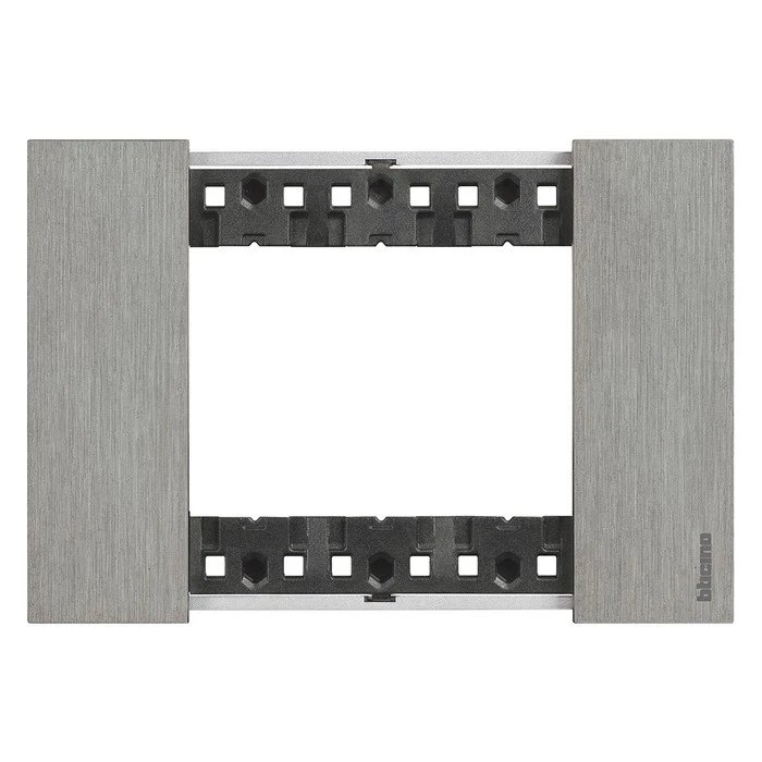 Рамка на 3 модуля с суппортом итальянский стандарт Bticino Living Now сталь