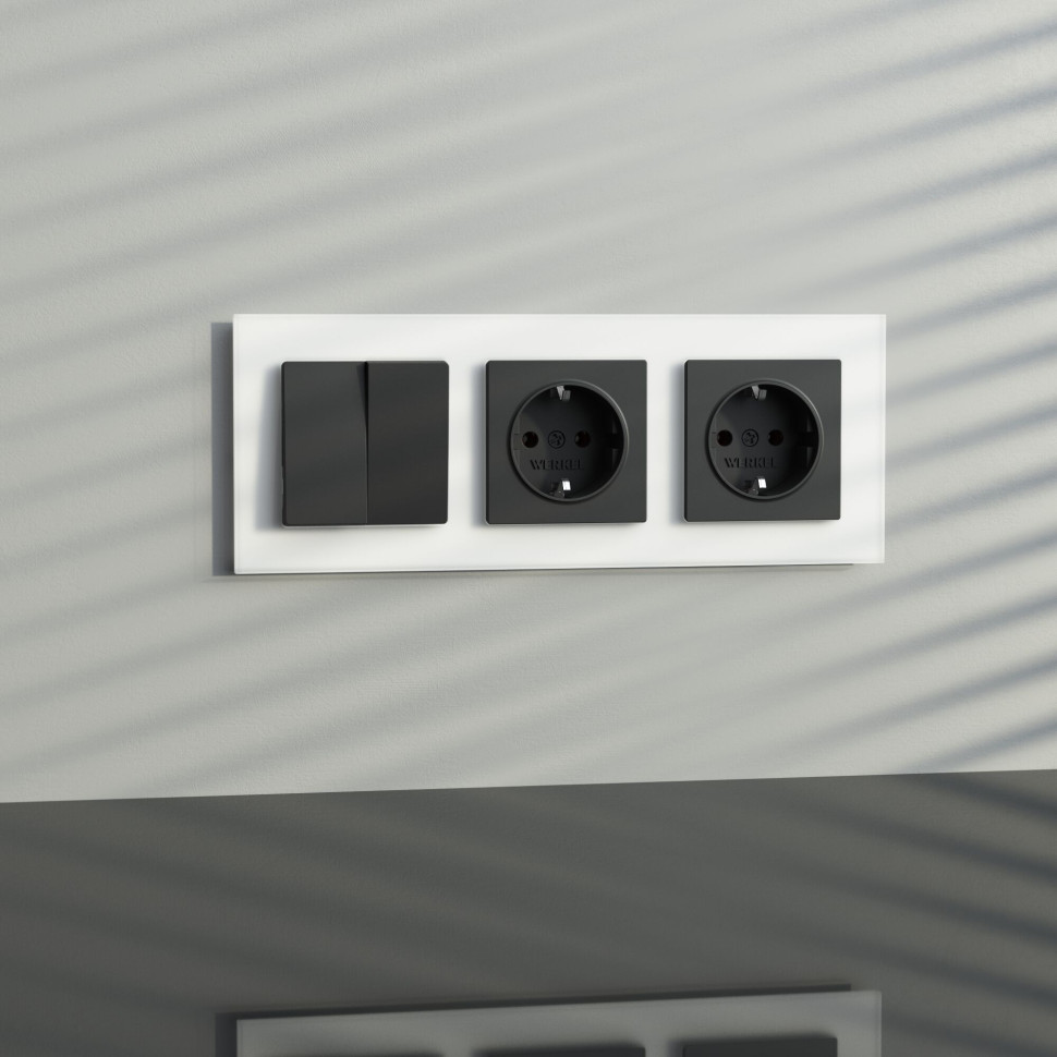 Розетка с заземлением (черный матовый) W1171008