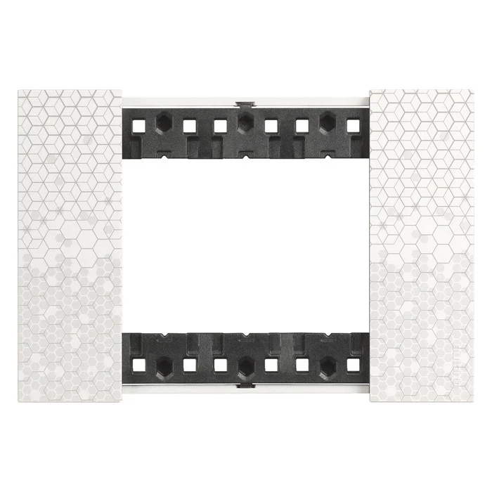 Рамка на 3 модуля с суппортом итальянский стандарт Bticino Living Now пиксель 