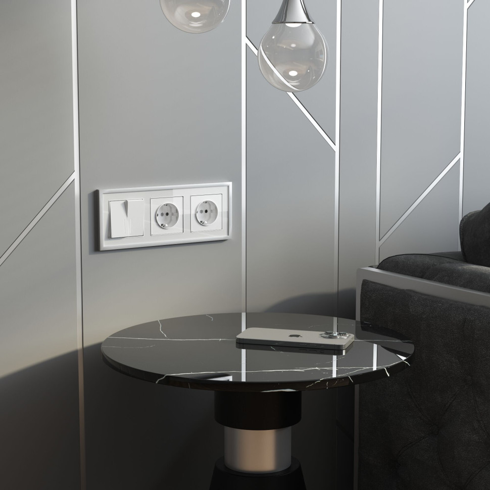 Розетка с заземлением и шторками (белый акрил) W1171141