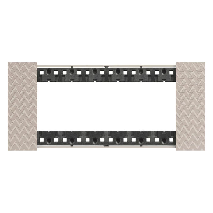 Рамка на 6 модулей с суппортом итальянский стандарт Bticino Living Now оптик 