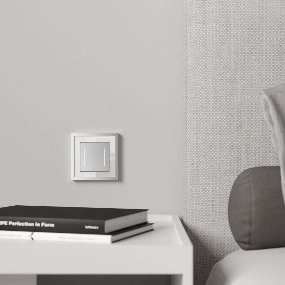 Рамка из металла на 1 пост Baguette белый/серебро W0012850