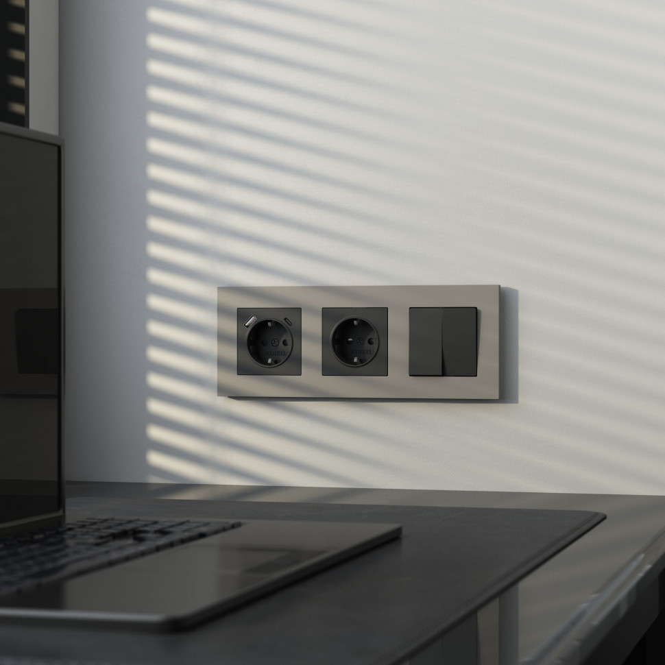 W0032917/ Рамка на 3 поста Slab (дымчатый софт) W0032917