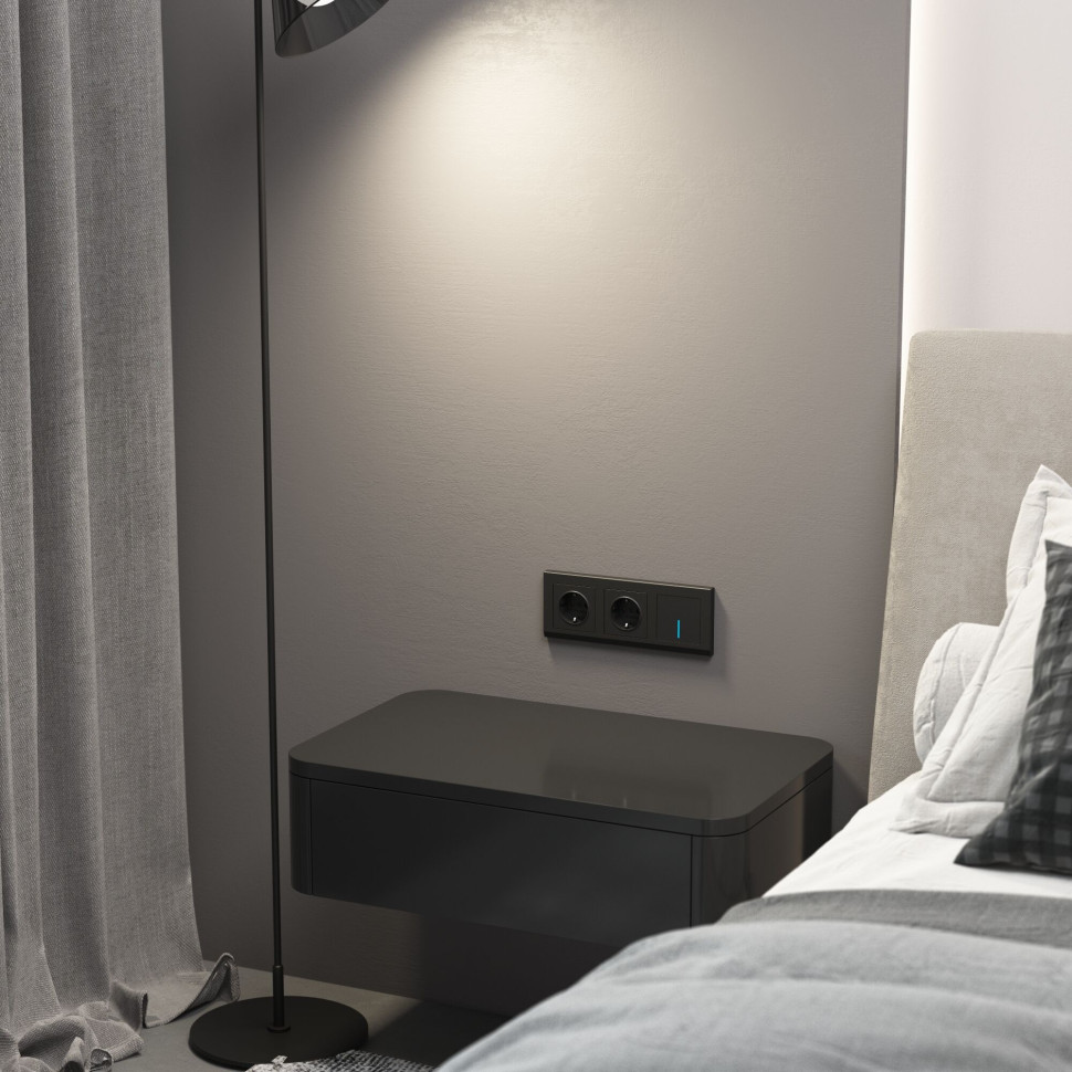 Рамка из поликарбоната на 3 поста Stark черный W0031808